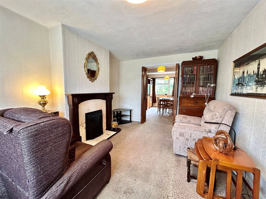 Property photo 2 of 16 Lounge