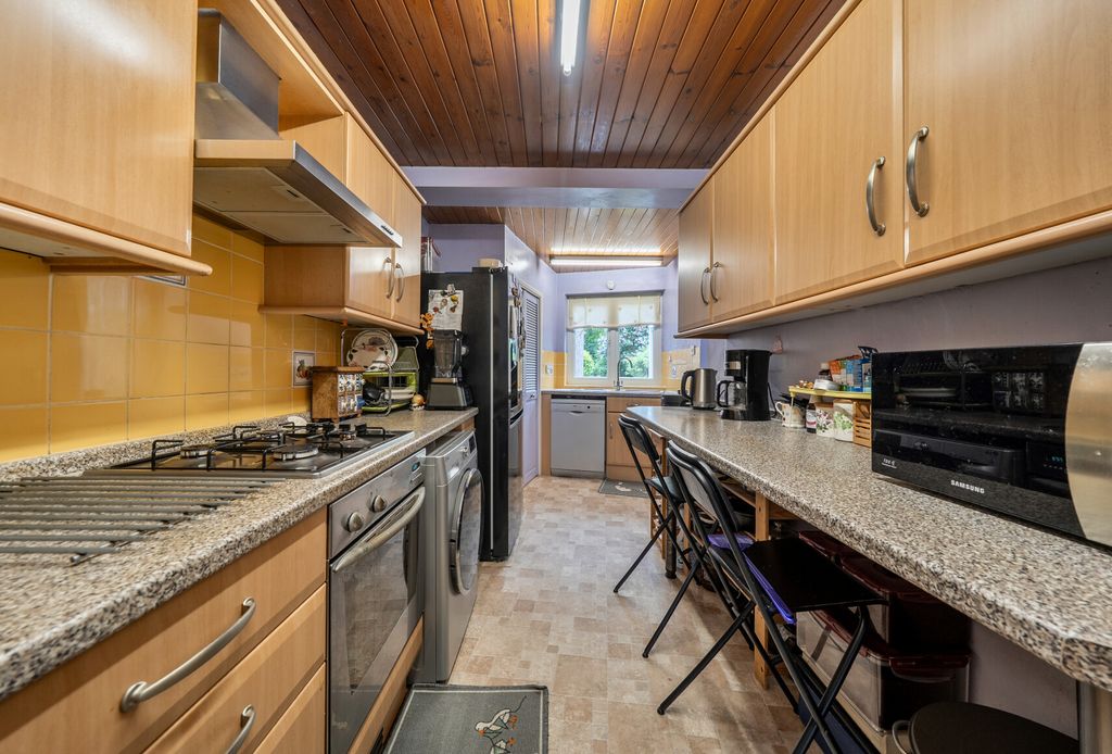 Property photo 2 of 22 1449717-10-69F0Ff...