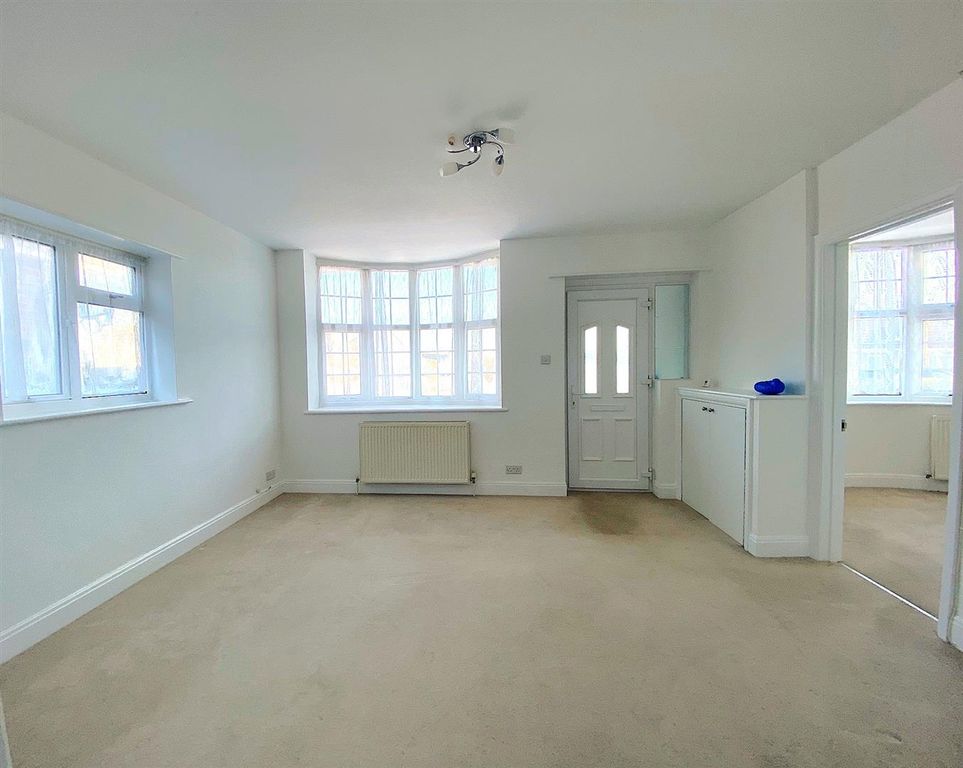 Property photo 3 of 15 25 Hillcrest Ave - Lounge1.Jpg