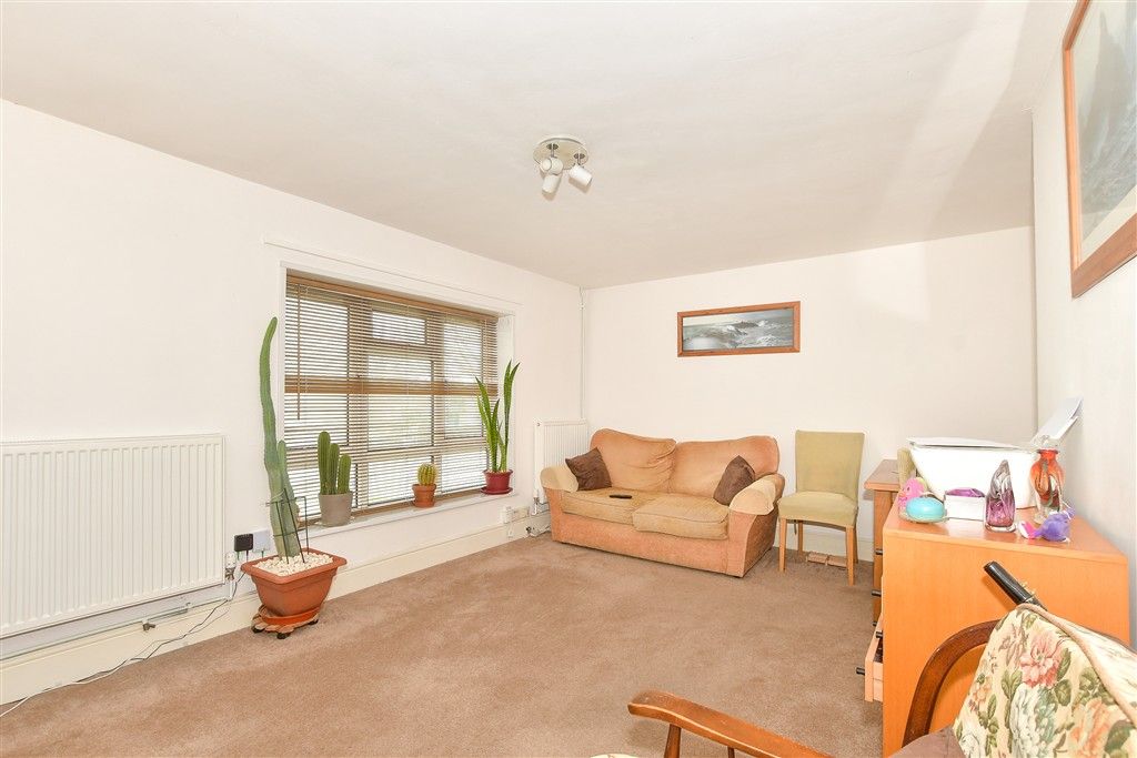 Property photo 2 of 8 Lounge