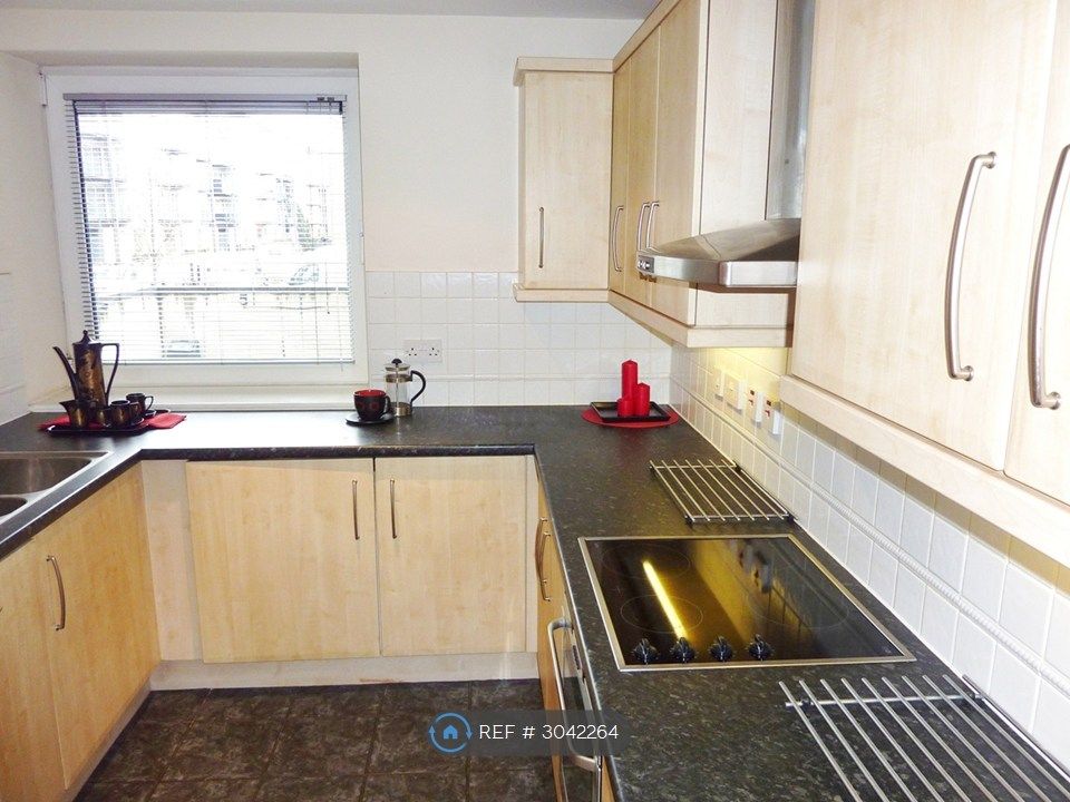 Property photo 3 of 23 Kitchen
