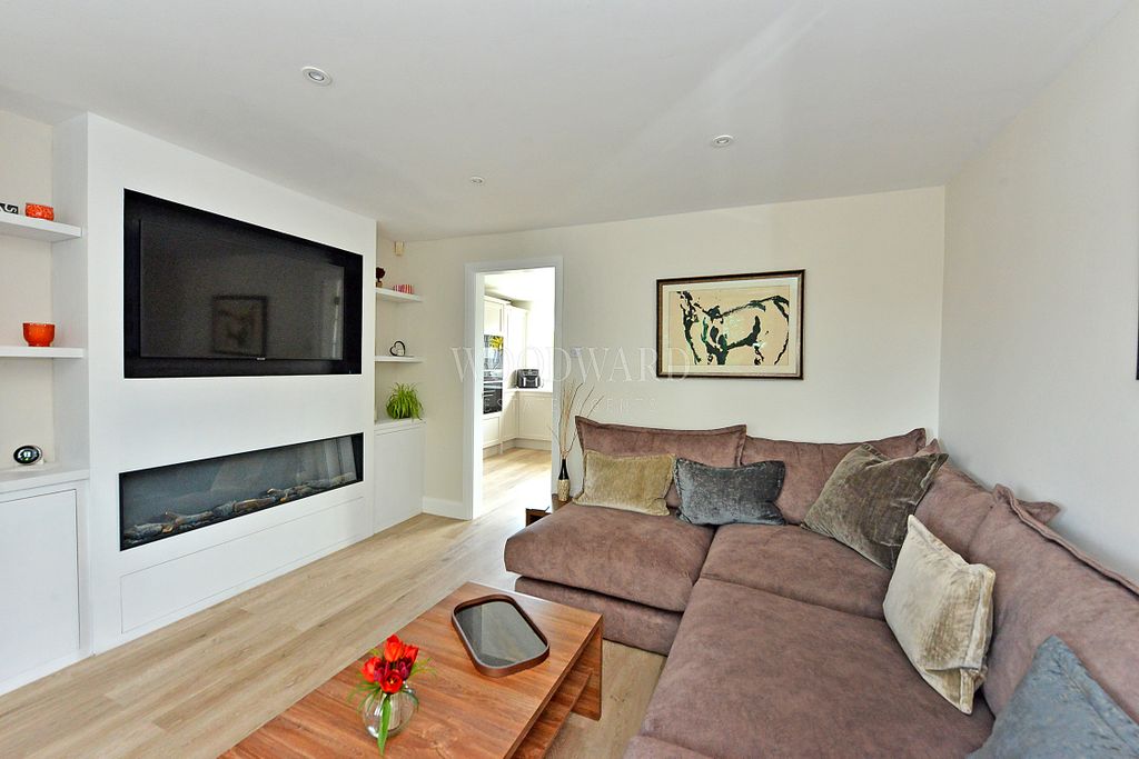 Property photo 3 of 18 Living Room