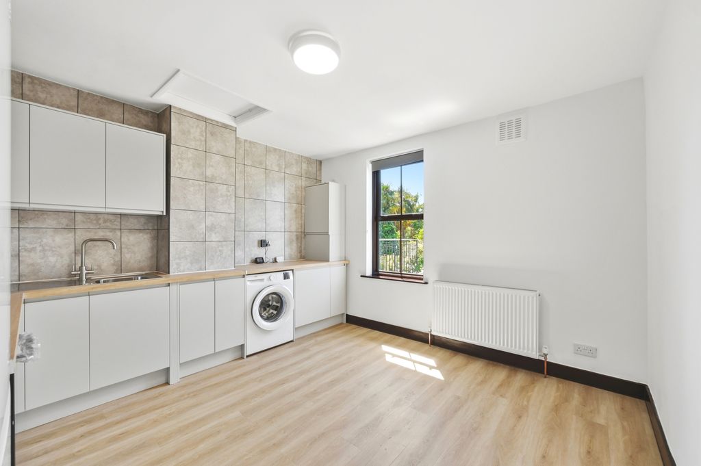 Property photo 1 of 9 Picture No. 06