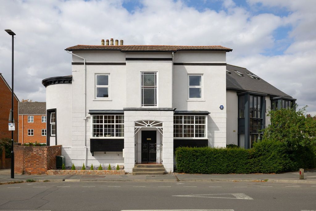 Property photo 1 of 38