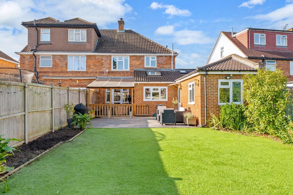 Property photo 2 of 27