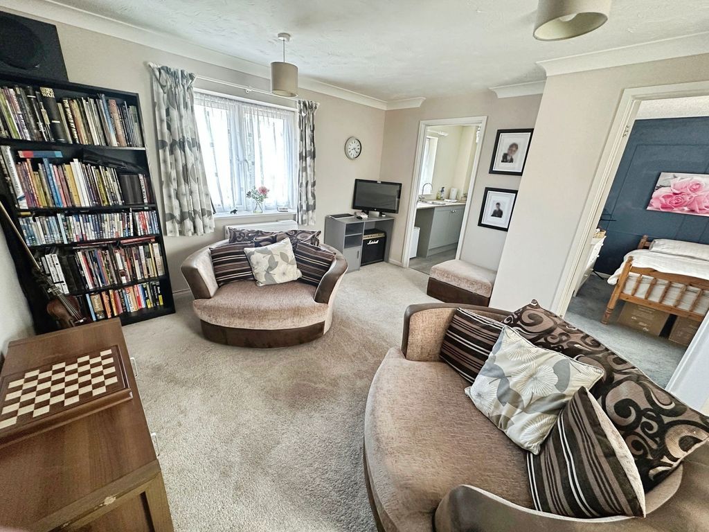 Property photo 2 of 9