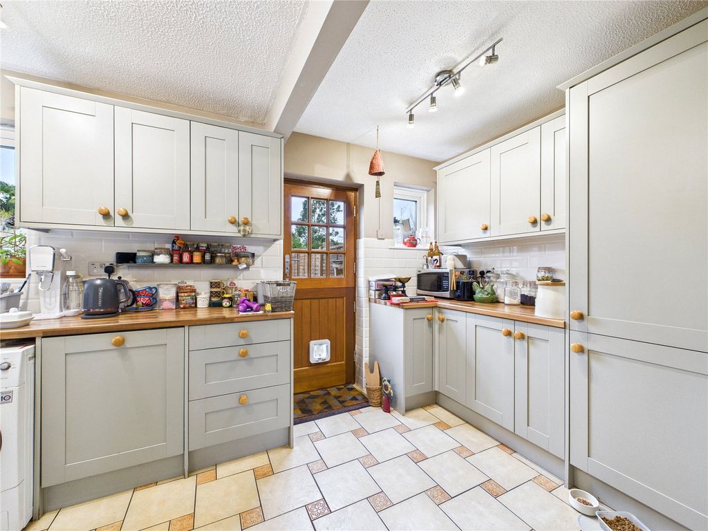 Property photo 3 of 21 Kitchen