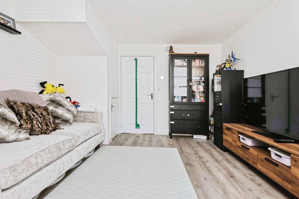 Property photo 2 of 19 Lounge