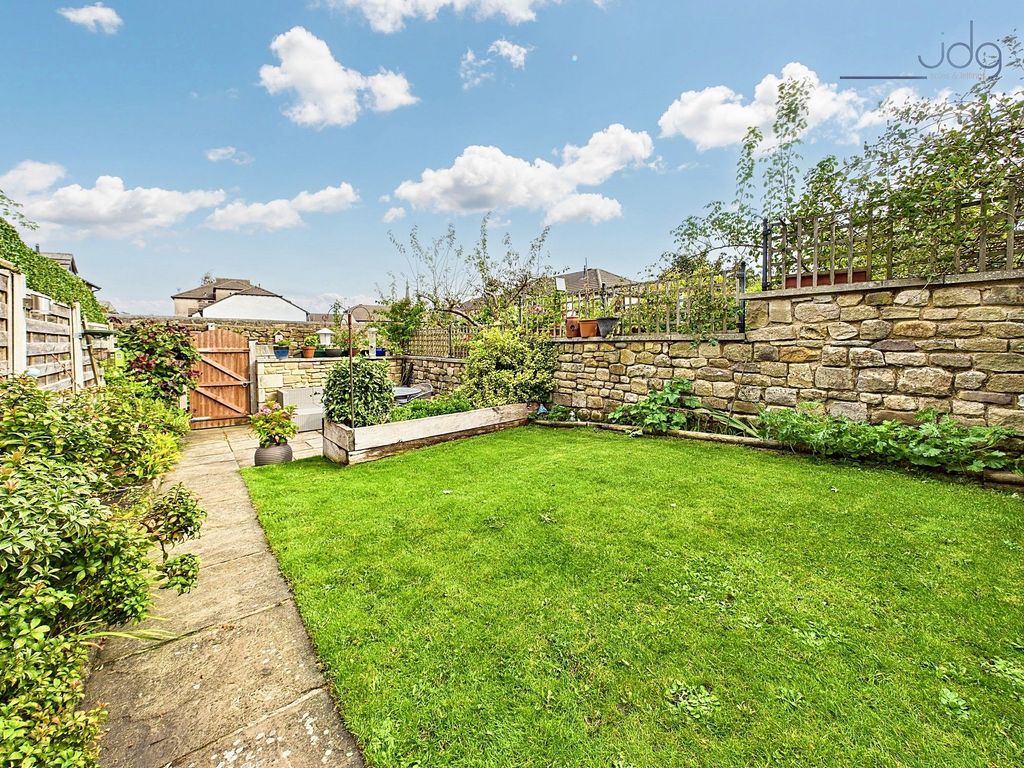 Property photo 2 of 20 Lawn And Mature Shrubs