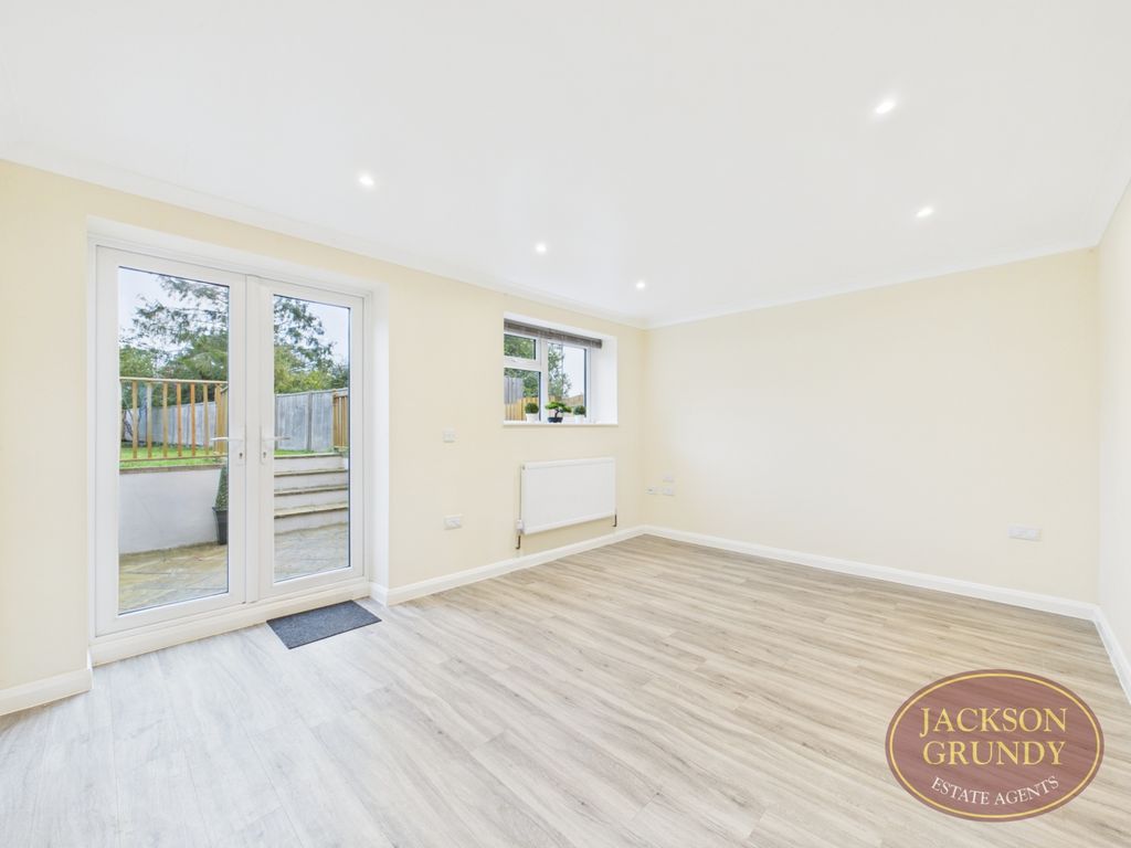 Property photo 3 of 19 Spinney Hill
