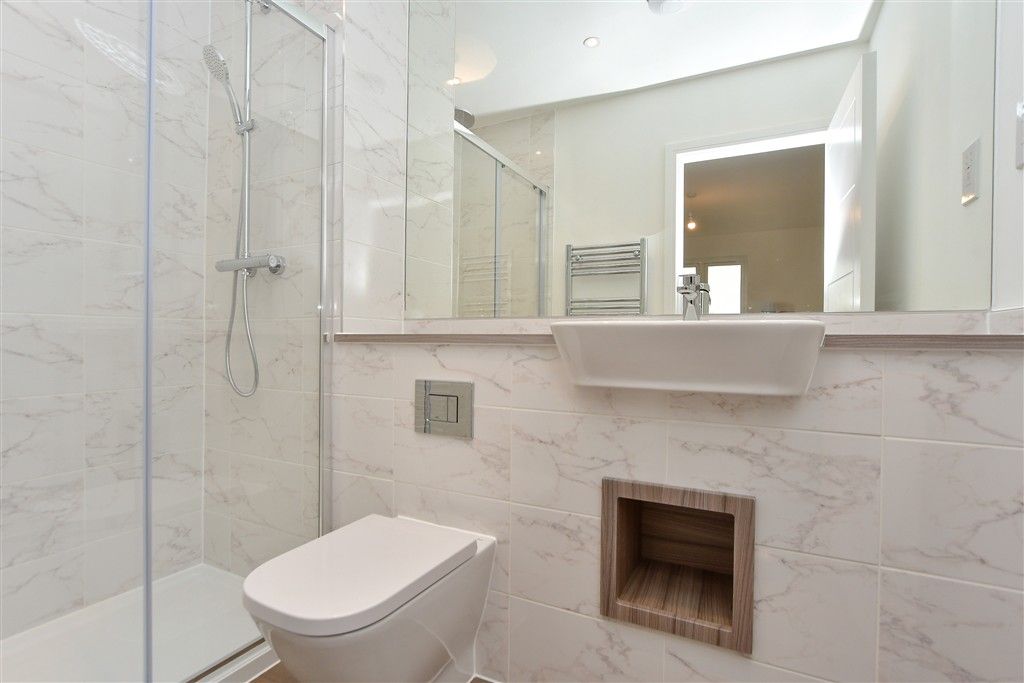 Property photo 2 of 9 En-Suite