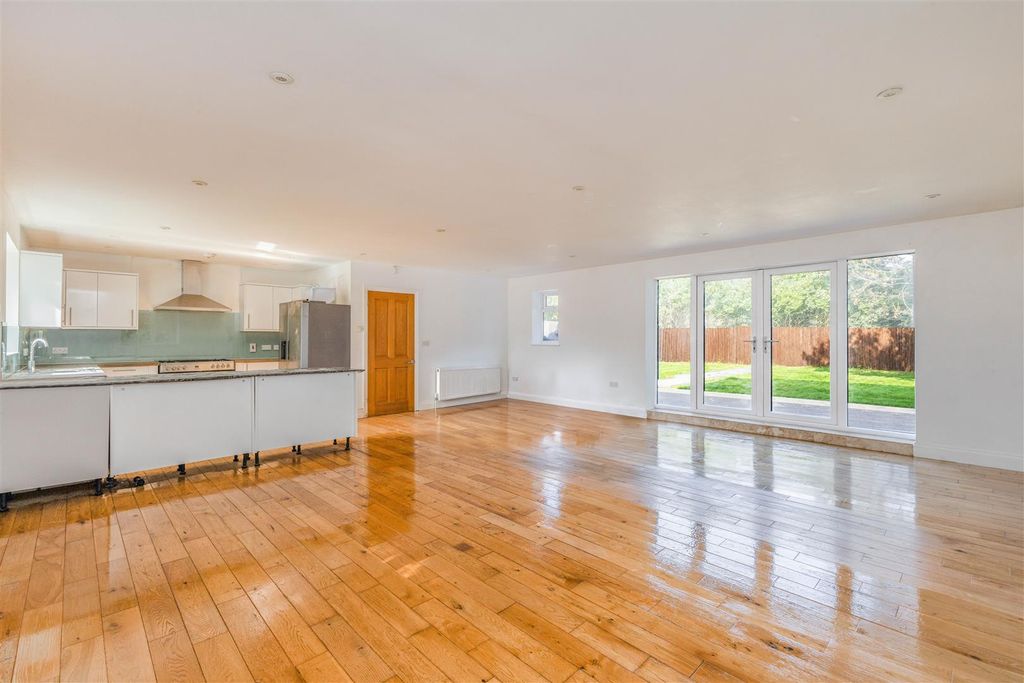 Property photo 1 of 23 Livng Space