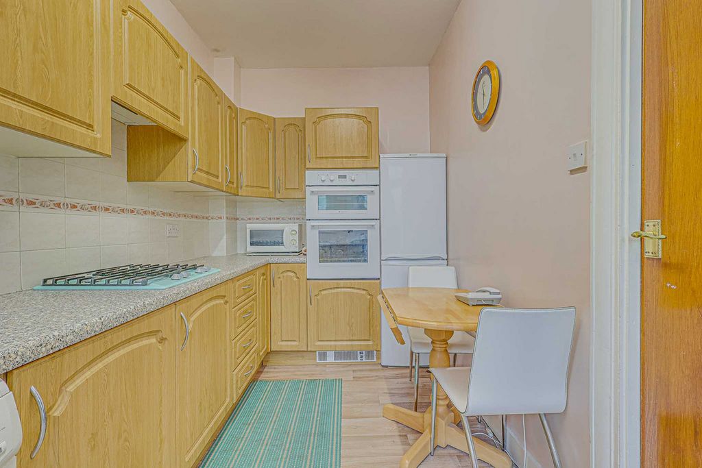 Property photo 3 of 27