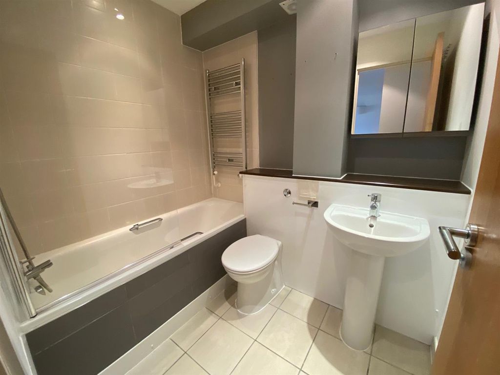 Property photo 3 of 12 Bathroom.Jpg