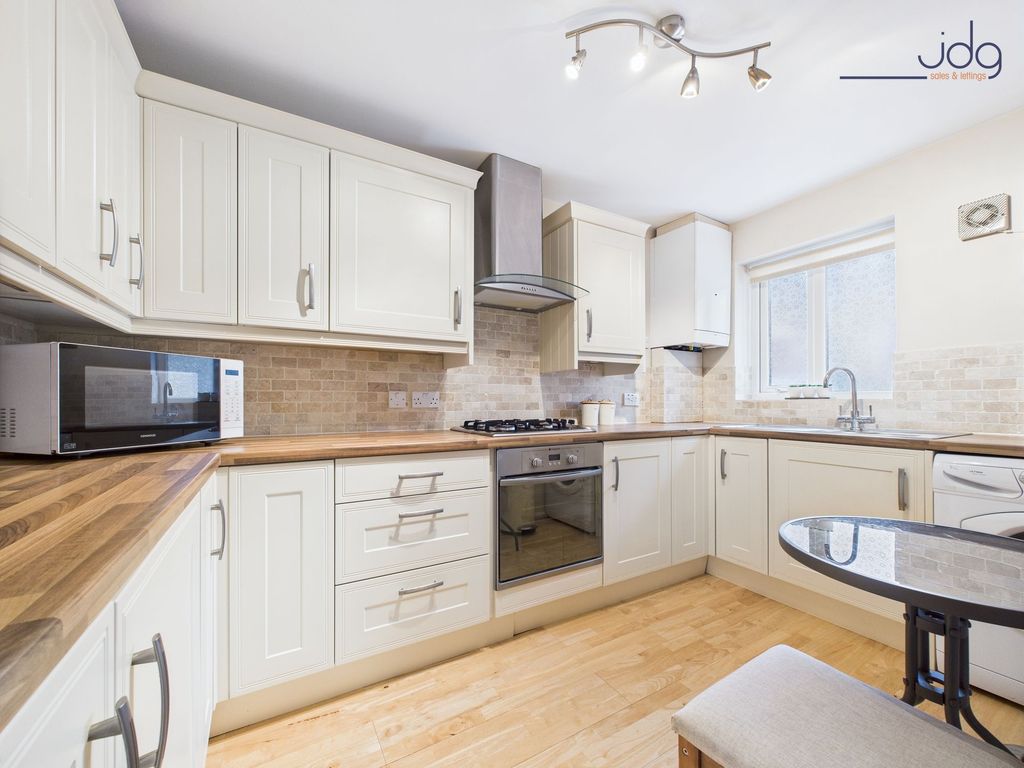 Property photo 2 of 12 Kitchen