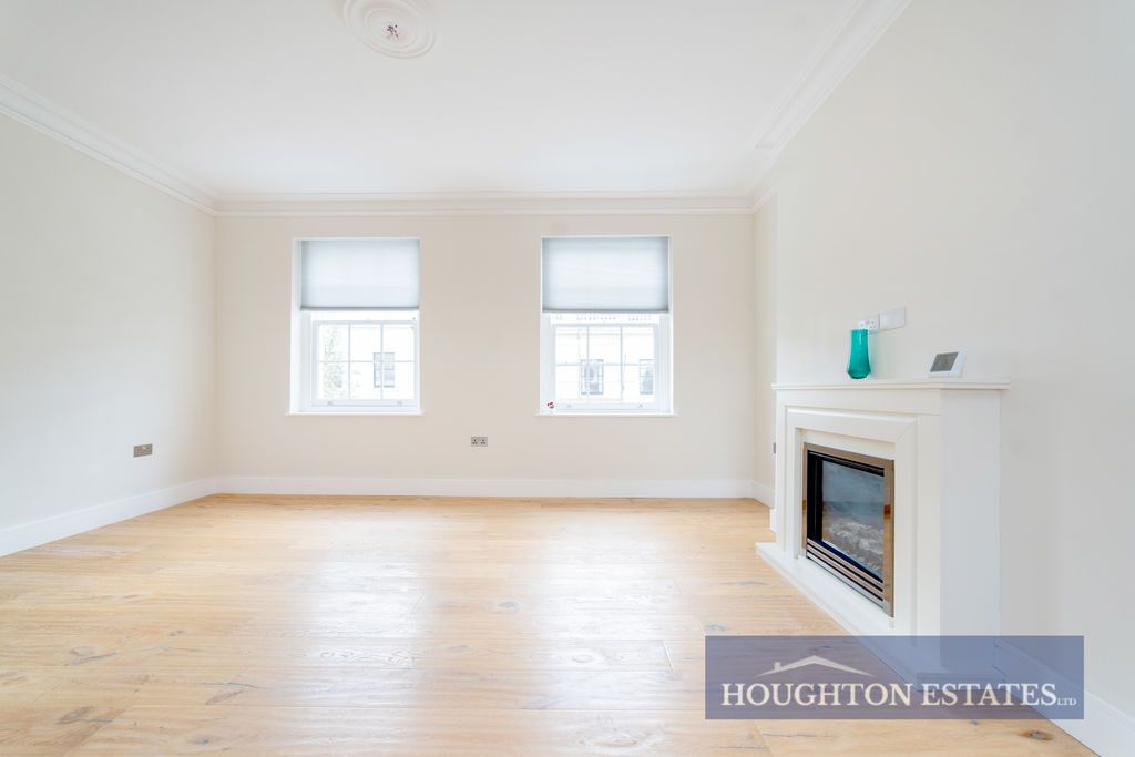 Property photo 3 of 11 Photo 11