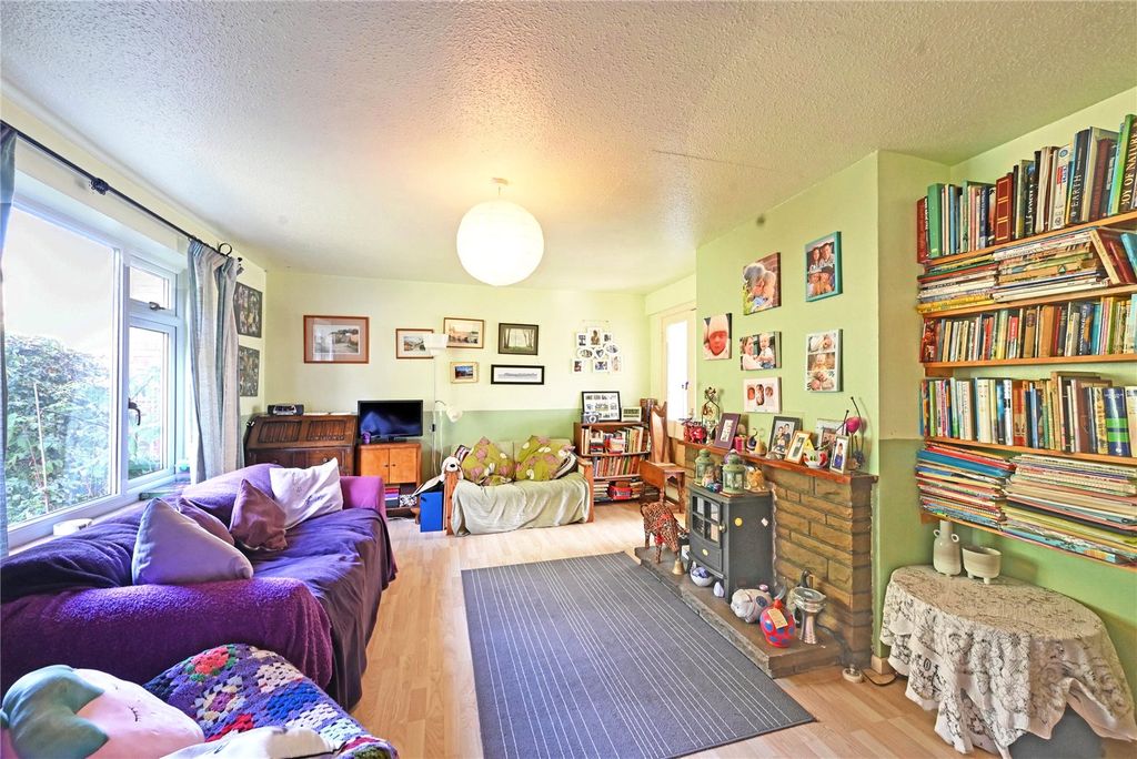 Property photo 3 of 18 Lounge