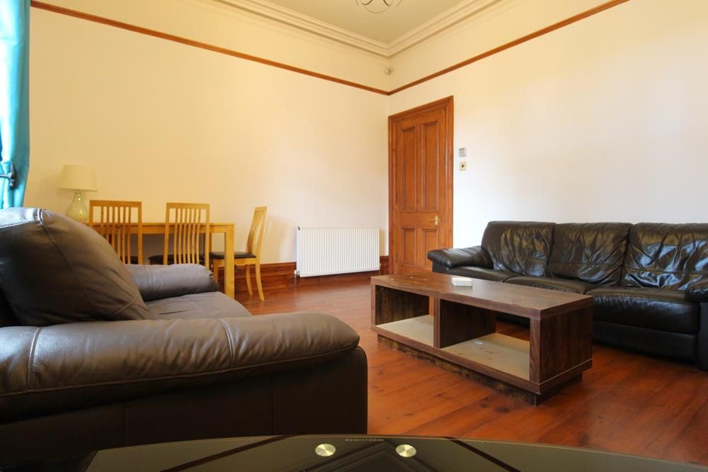 Property photo 3 of 12 Lounge Alt 2