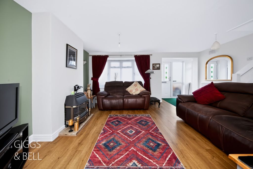 Property photo 3 of 25 5704052