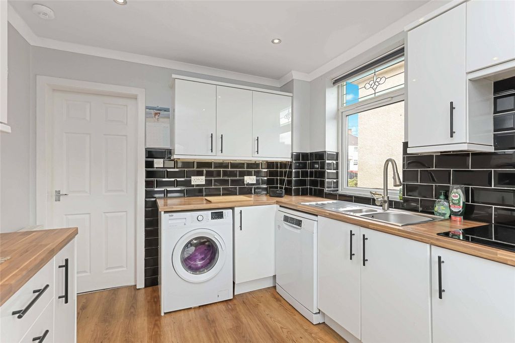 Property photo 3 of 18 Picture No. 10