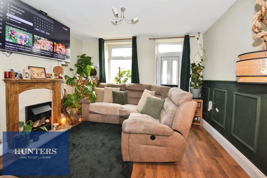 Property photo 2 of 13 Lounge.Jpg