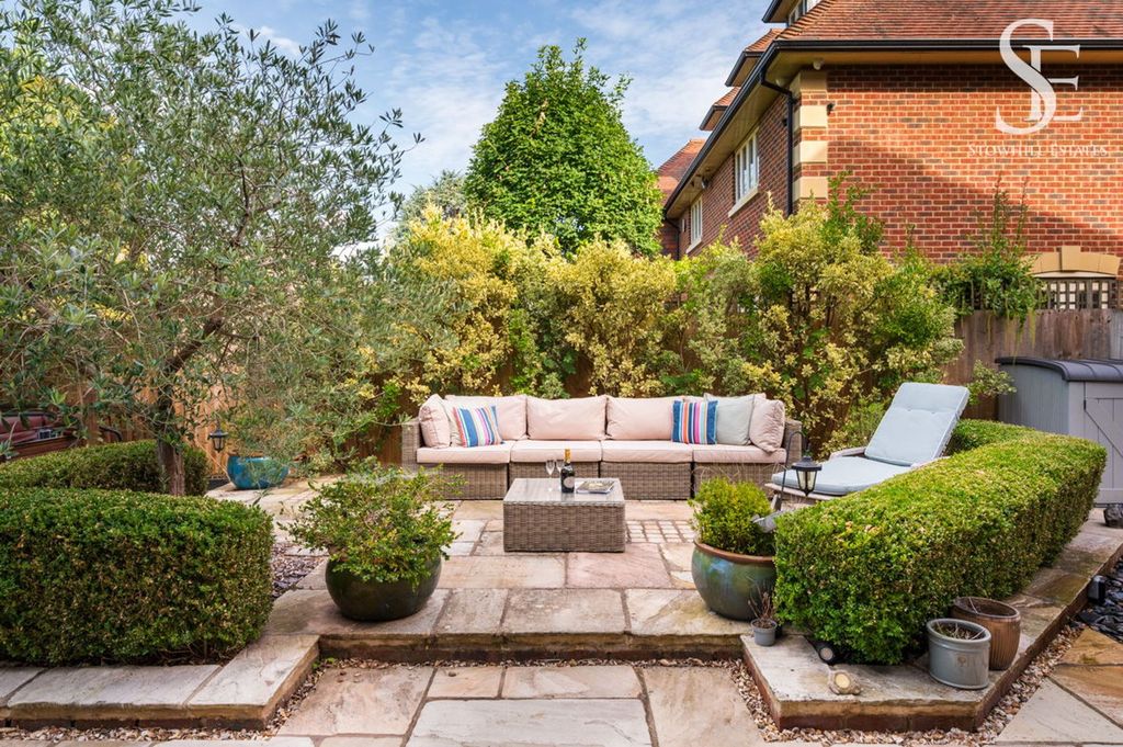 Property photo 1 of 26 Outdoor Seating