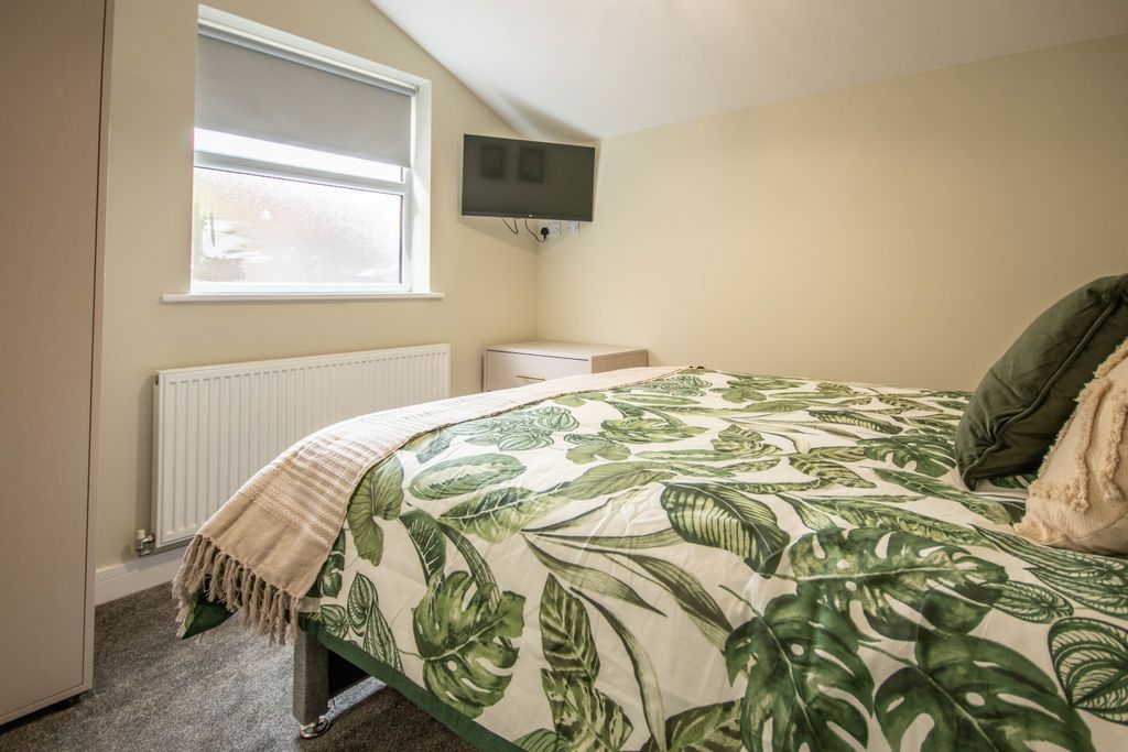 Property photo 2 of 10 E-2