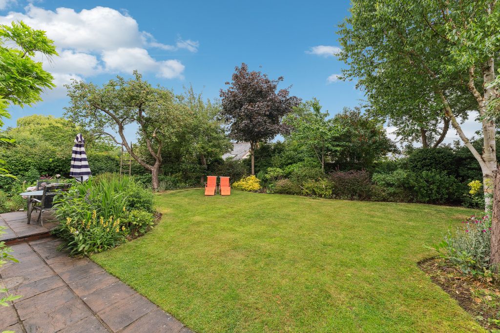 Property photo 3 of 28