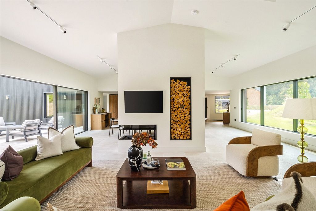 Property photo 2 of 29 Open Plan Living