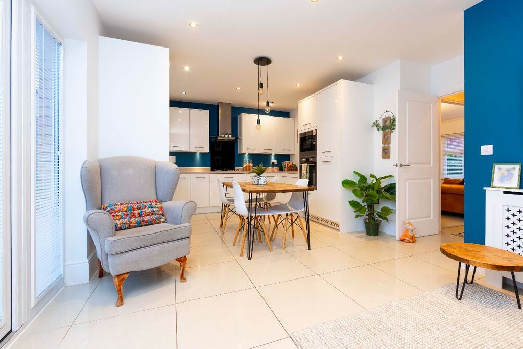 Property photo 1 of 44