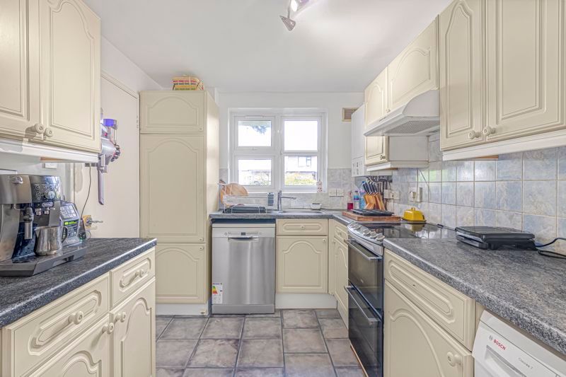 Property photo 3 of 18 Kitchen