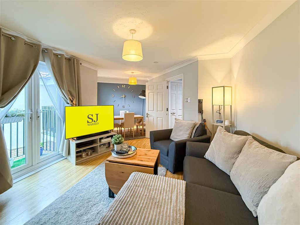 Property photo 2 of 12 Lounge