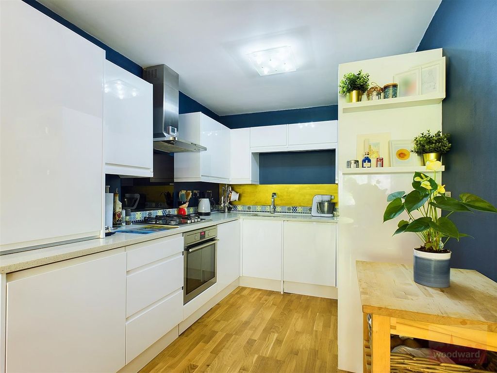 Property photo 2 of 11 Kitchen