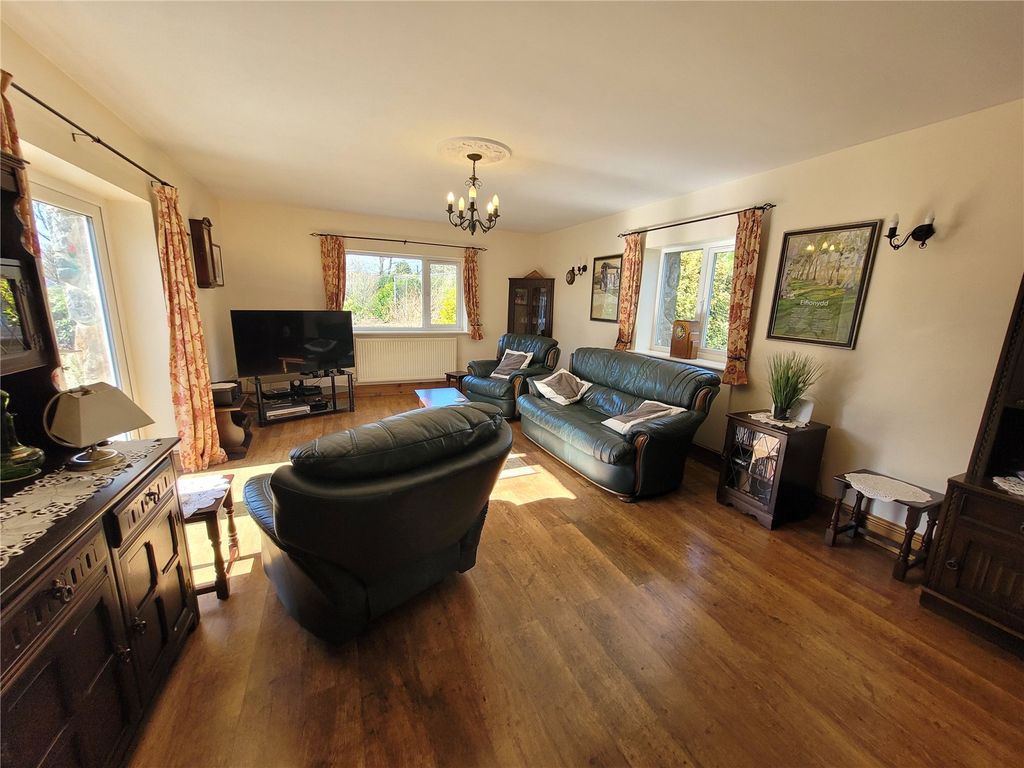 Property photo 3 of 40 Picture No. 03
