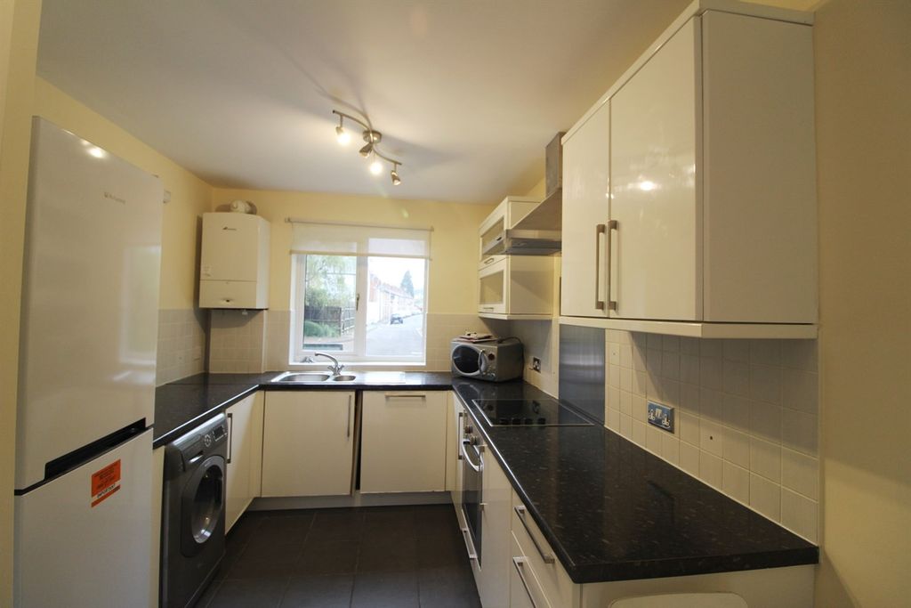 Property photo 3 of 5 Kitchen