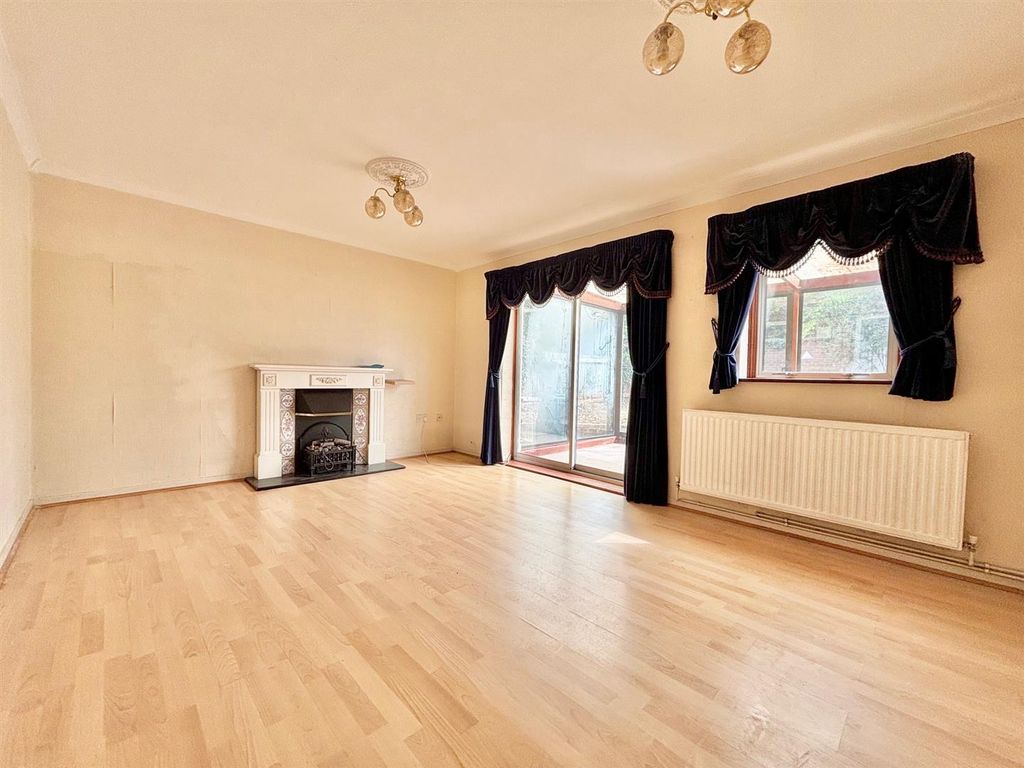 Property photo 2 of 12 Sit.Jpg