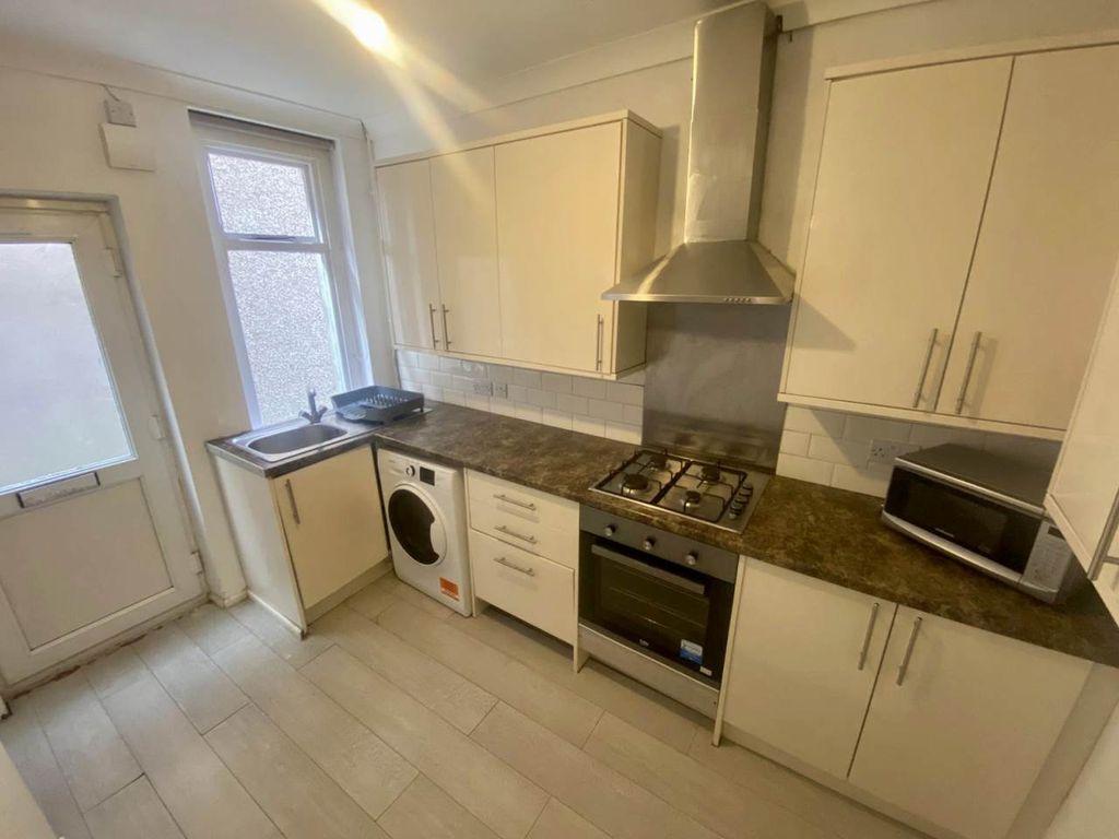 Property photo 1 of 14 Kitchen 1