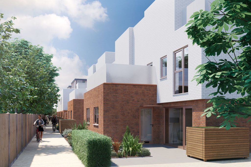 Property photo 2 of 11 Land And Garages Rear Of 10 Chingford Mount Road, London E4 9Ab