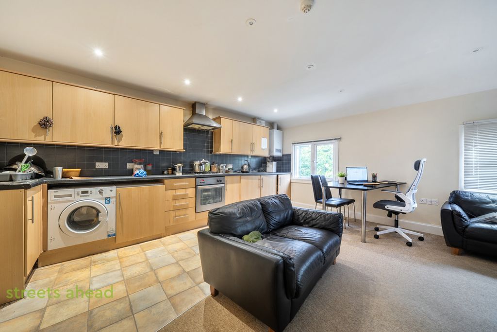Property photo 2 of 12 204ee424-B02A-448...