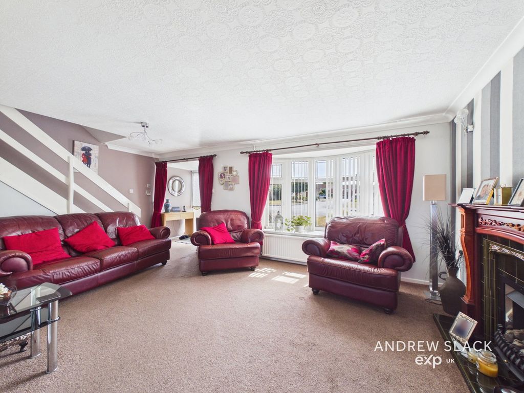 Property photo 2 of 27