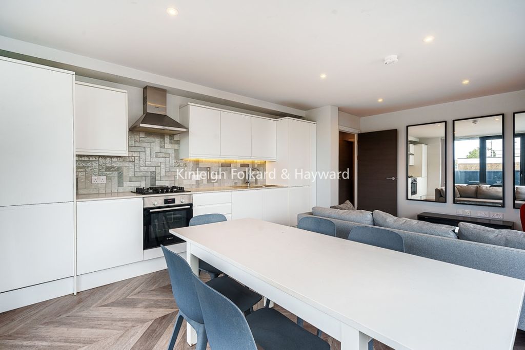 Property photo 2 of 12 59890786-E616-4590-9