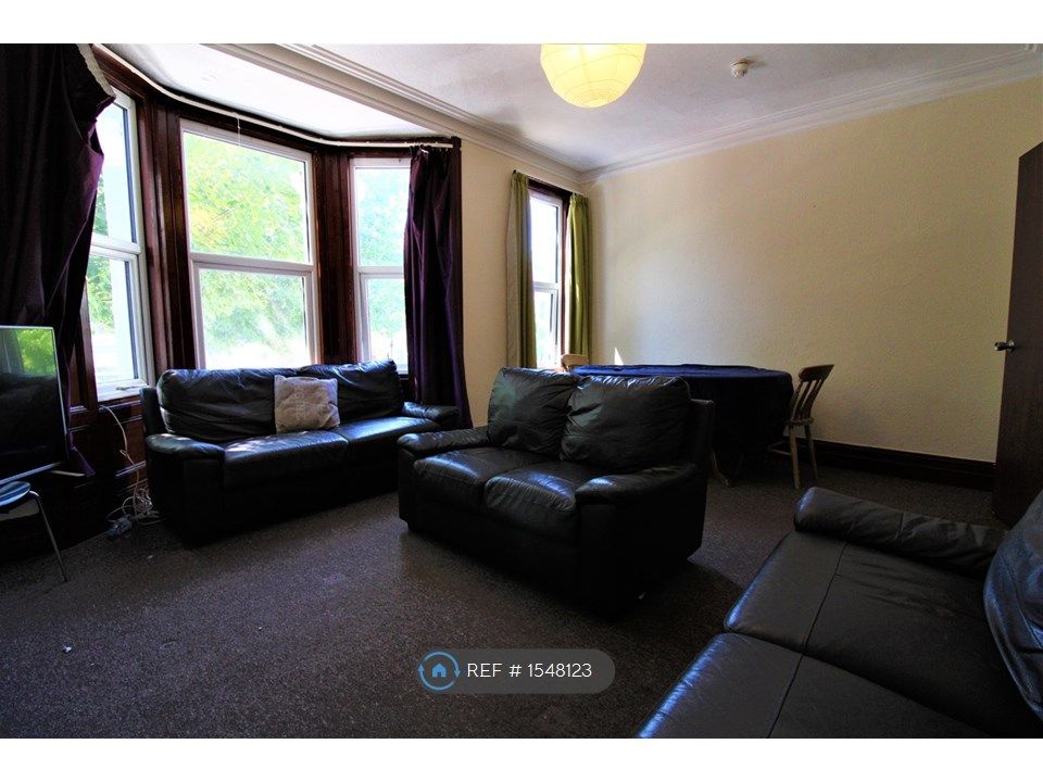 Property photo 2 of 16 Lounge