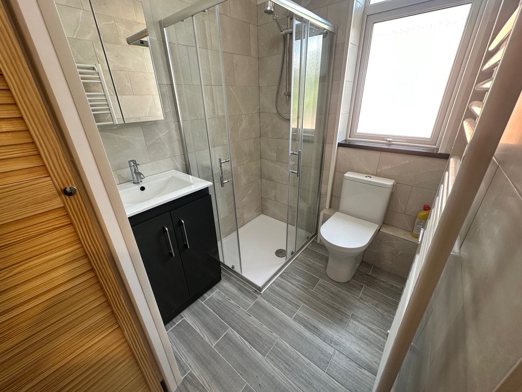 Property photo 3 of 18 Shower Room