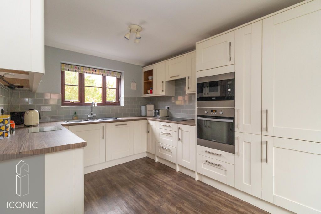 Property photo 2 of 21 Photo 3