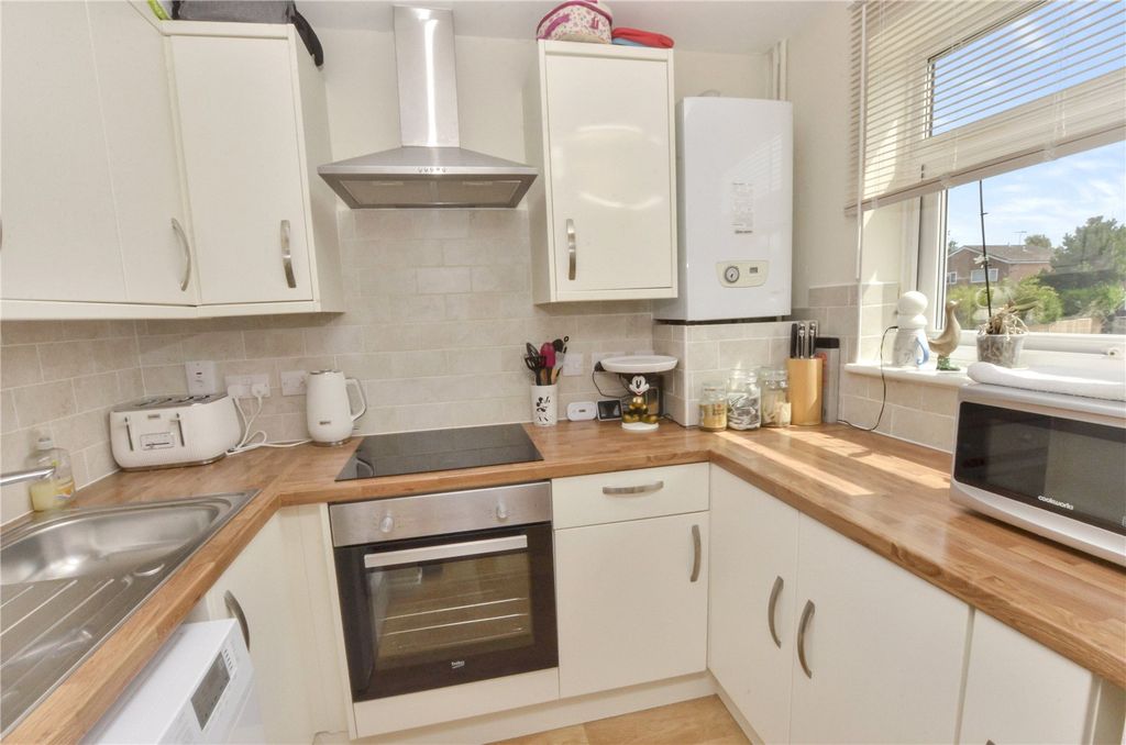 Property photo 3 of 12 Kitchen