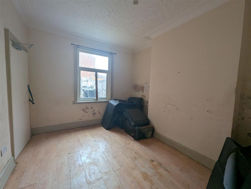 Property photo 3 of 10 Dining Room