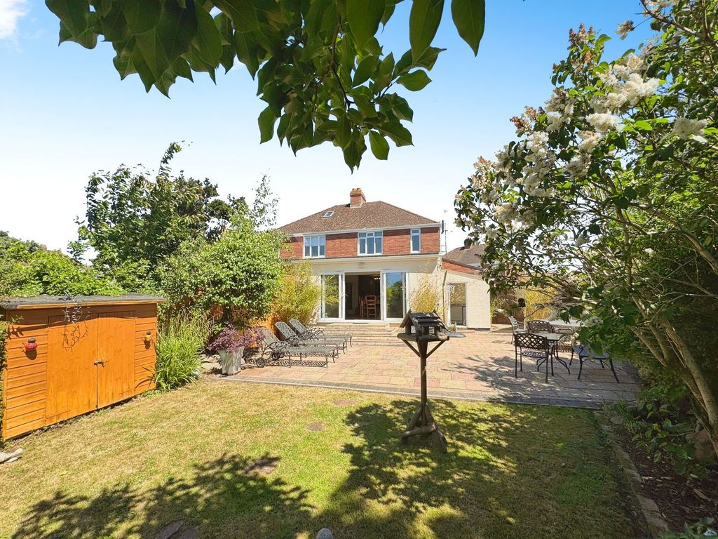 Property photo 2 of 21