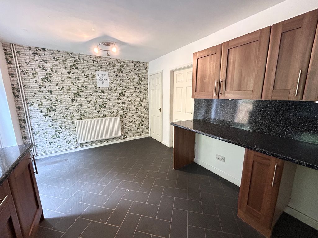Property photo 2 of 8 Kitchen