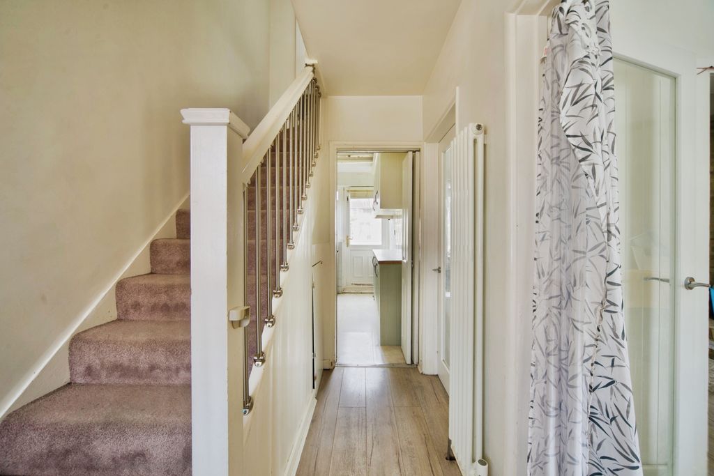 Property photo 3 of 20 Ground Floor