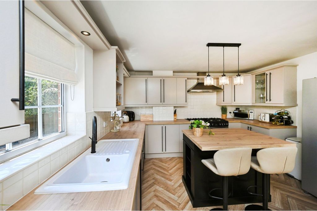 Property photo 3 of 34 Kitchen/Diner